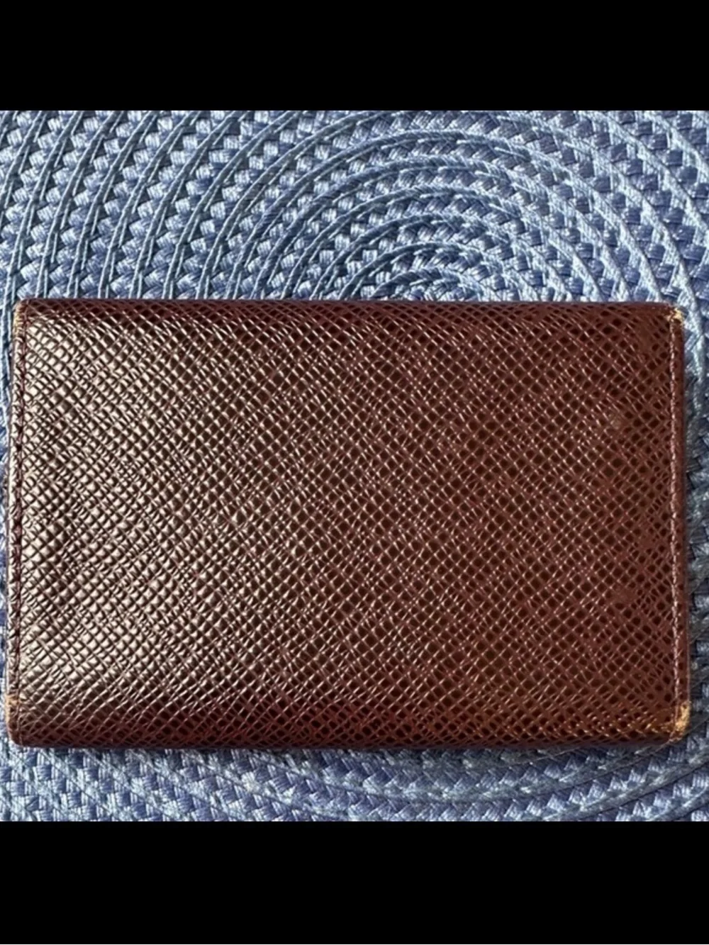 AUTHENTIC Louis Vuitton keycase. Brown Epi leather.